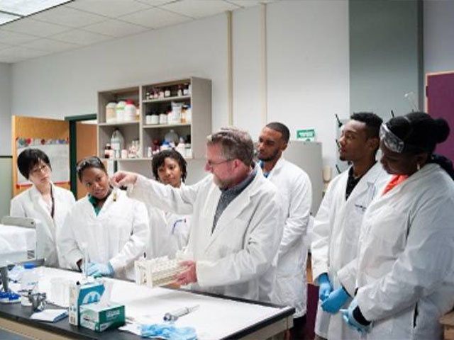 Students in lab with Dr. Jago